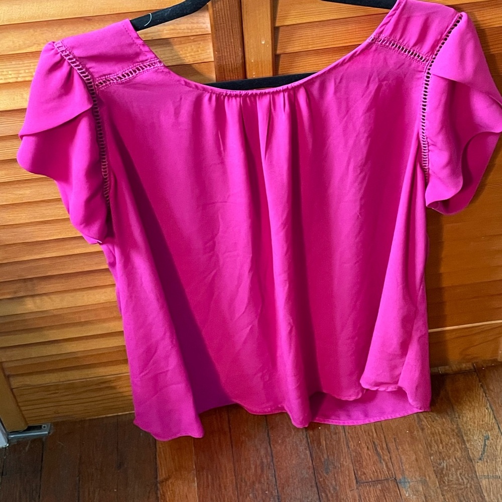 Very pretty pink top Size 1X